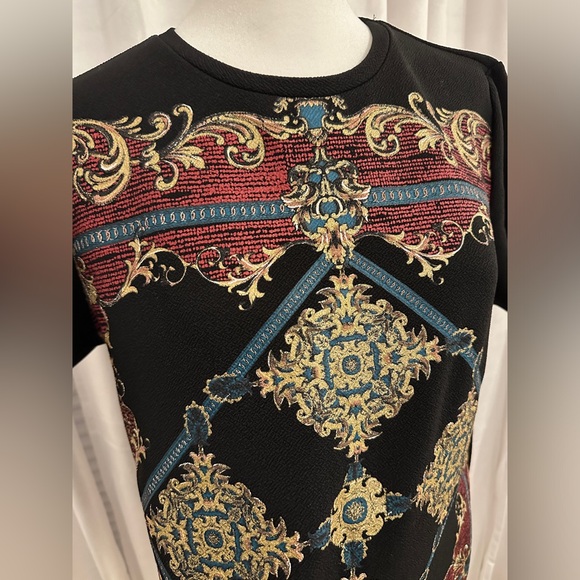 Zara Crew Neck Gold and Burgundy Patterned Graphic Tee Size Medium - Picture 2 of 6